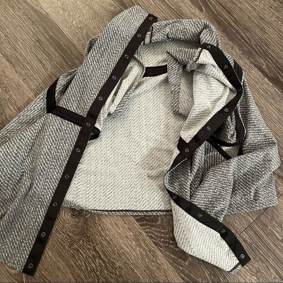 Lululemon customizable snap scarf - Picture 3 of 7